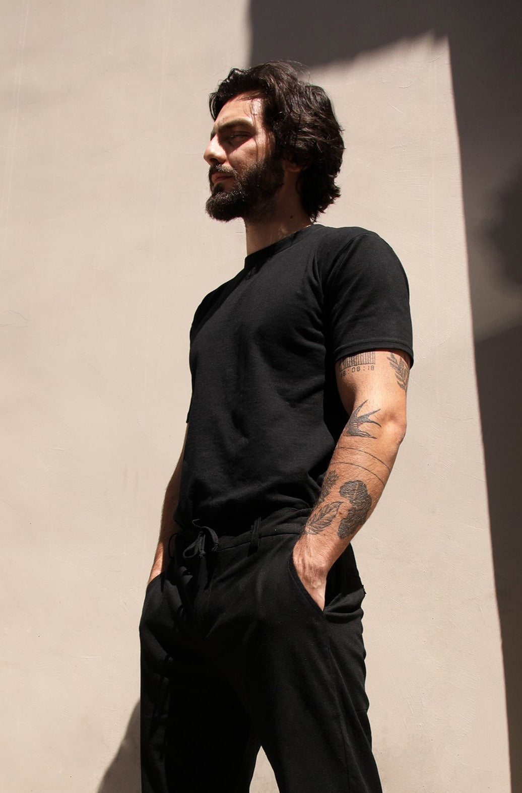 FOOTLOOSE’ T-SHIRT BLACK | REVERSED SLEEVES