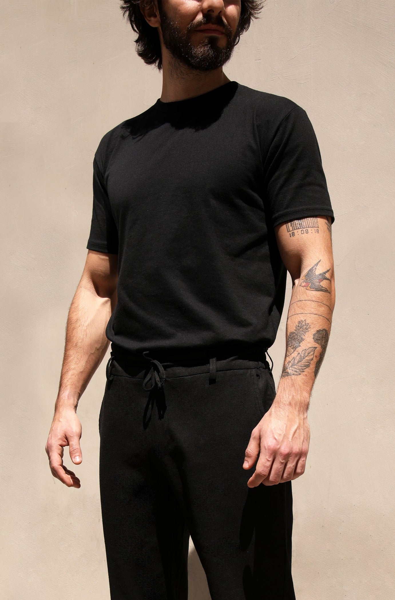 FOOTLOOSE’ T-SHIRT BLACK | REVERSED SLEEVES