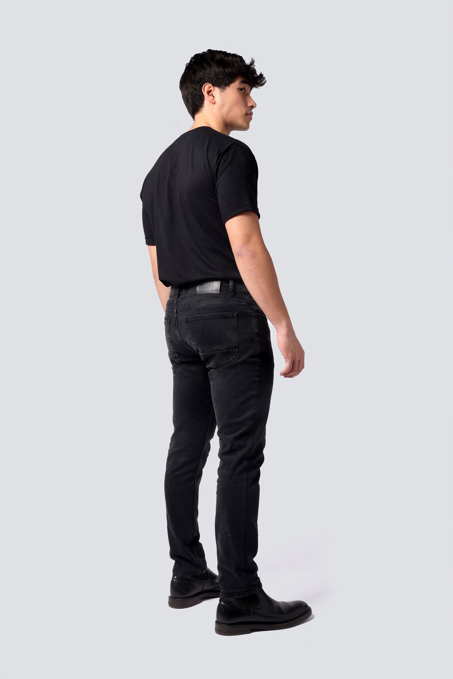 FOOTLOOSE’ T-SHIRT BLACK | REVERSED SLEEVES