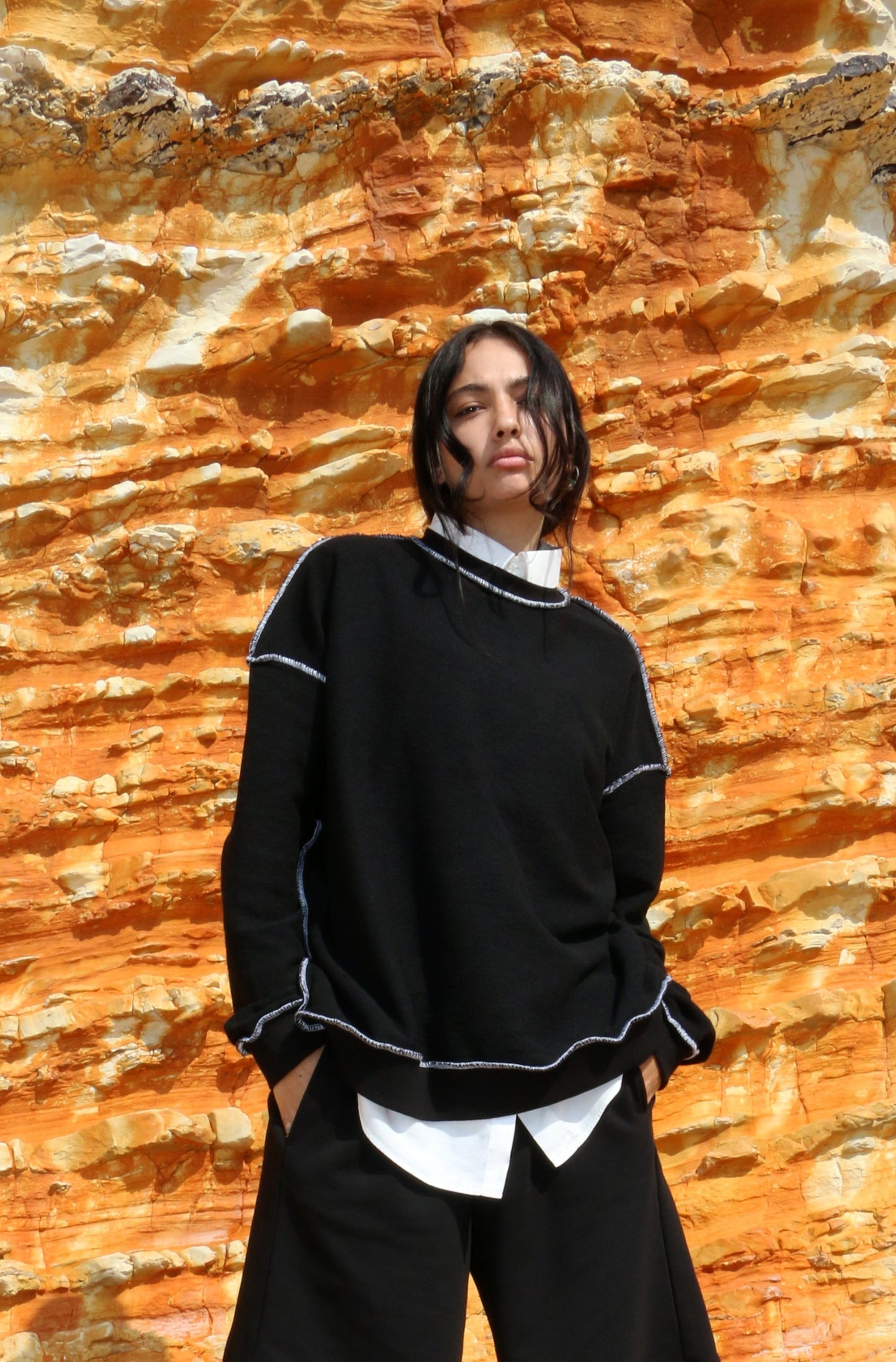 OVERSIZED ON BOTH SIDES SWEATSHIRT BLACK | REVERSIBLE WHITE STITCHING ON INSIDE
