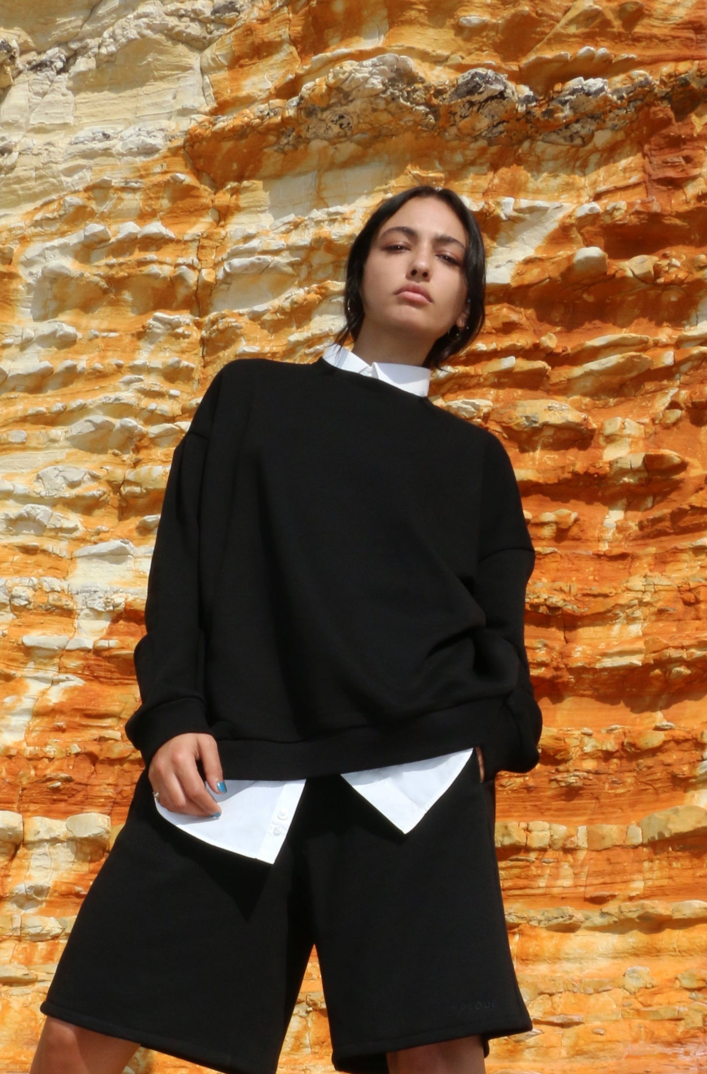 OVERSIZED ON BOTH SIDES SWEATSHIRT BLACK | REVERSIBLE WHITE STITCHING ON INSIDE
