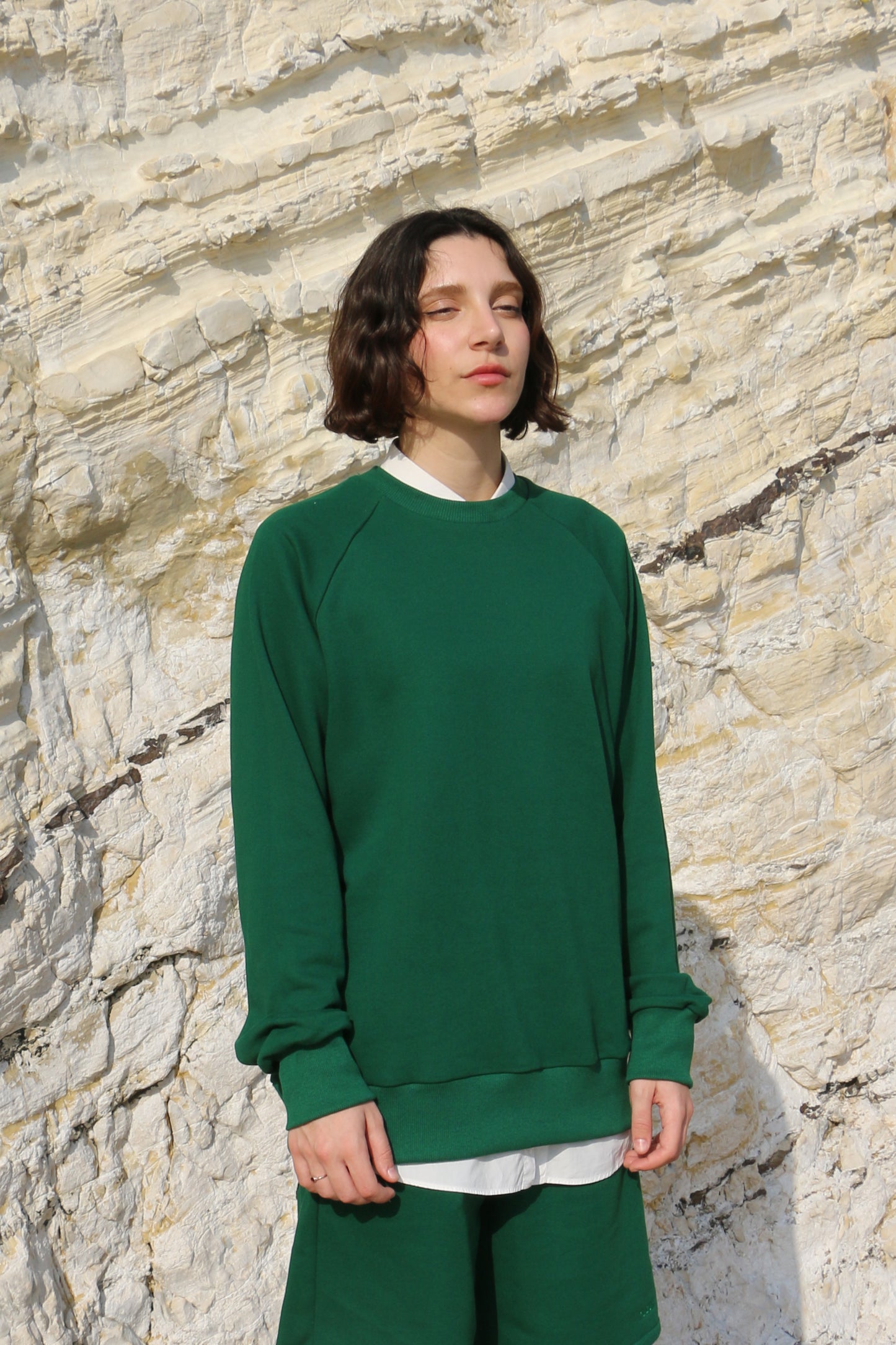 MAYSS SWEATSHIRT BOTTLE GREEN | REVERSIBLE BLACK STITCHING ON THE INSIDE