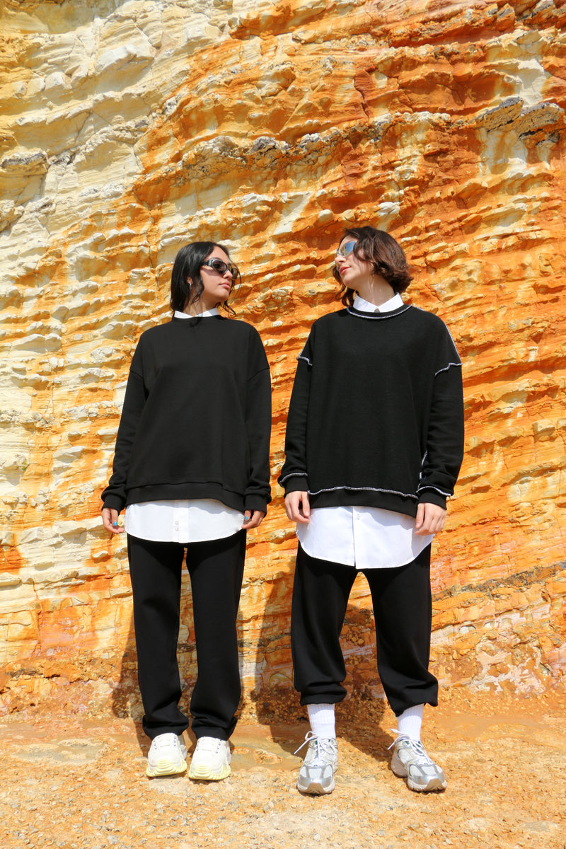 OVERSIZED ON BOTH SIDES SWEATSHIRT BLACK | REVERSIBLE WHITE STITCHING ON INSIDE